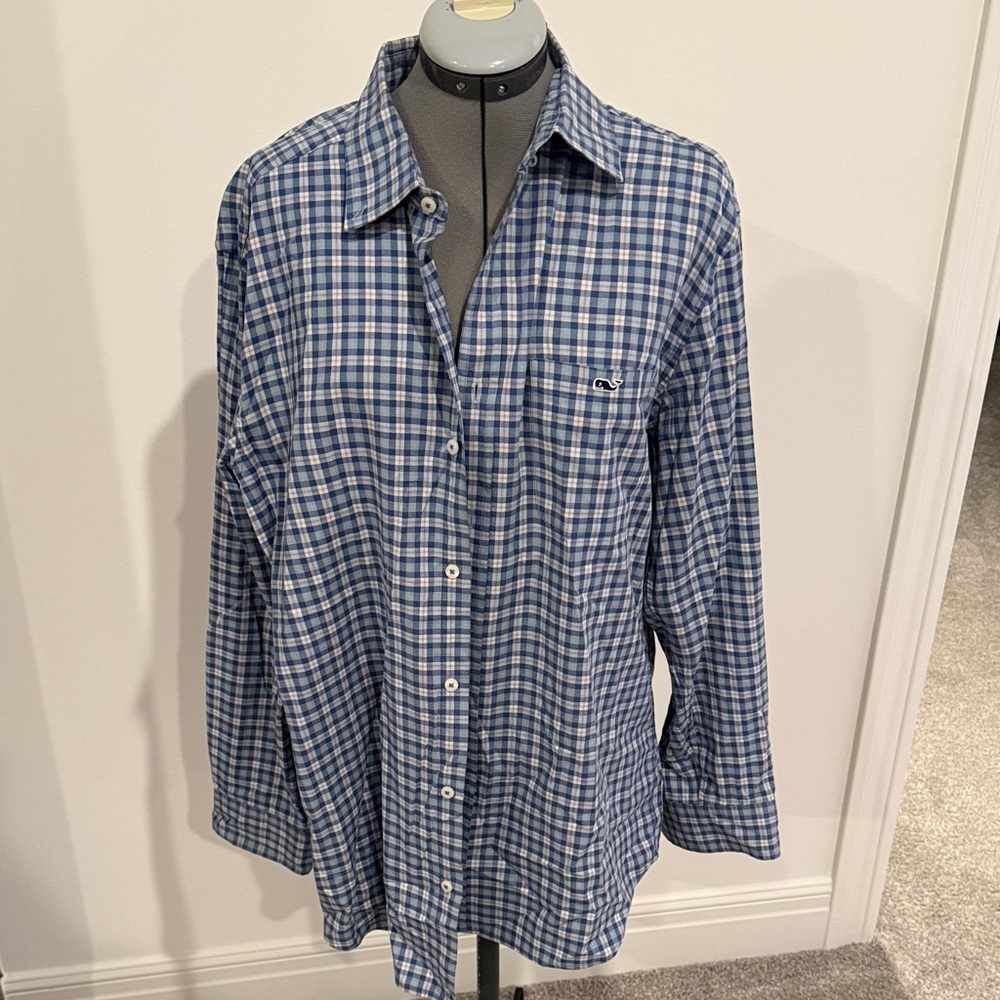 Men’s Vineyard Vines button down shirt